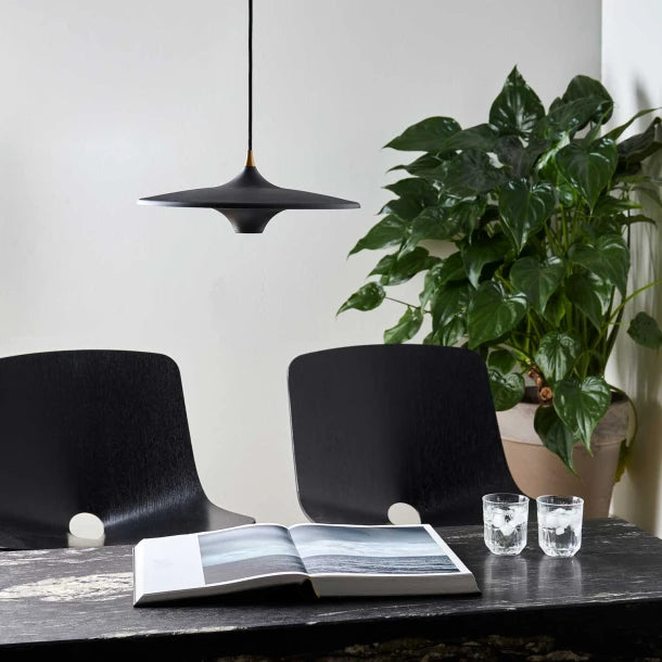 Moja 35 Black or White