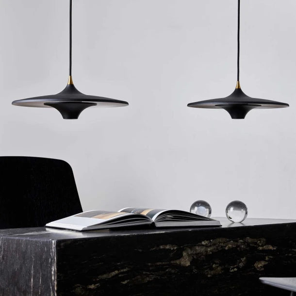 Moja 35 Black or White